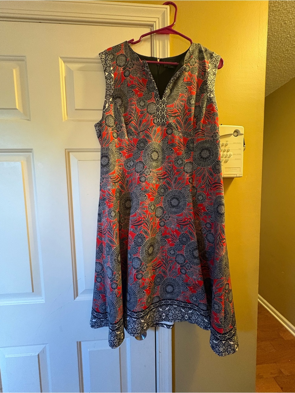 Liz Claiborne Red and Navy Floral V‑Neck Dress